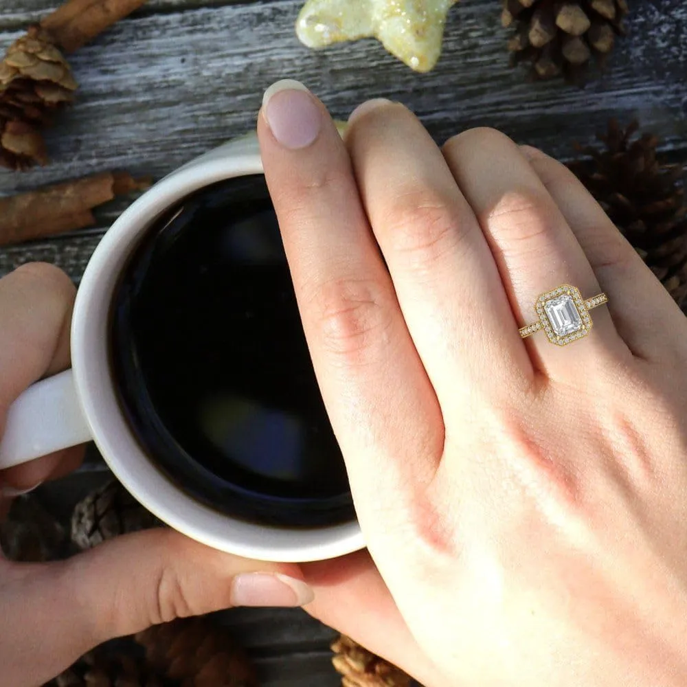Pucci 2.78 CTW VVS1 White Sapphire dinosaur president indefinitely uniformity embellish Emerald Cut with Simulated Diamond Halo Accents Ring �C Anniversary Ring for Women in Solid 18K Yellow Gold Clara 