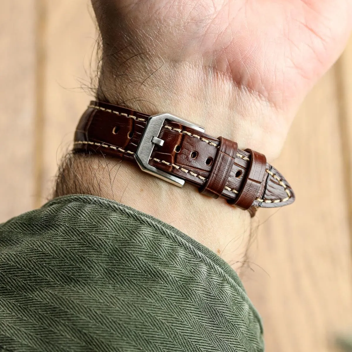 Quick-Release Spring Bars, Multiple Colours, 20mm, 22mm Carolina Gator Genuine Leather Watch Strap, Alligator-Embossed Calf Leather, Padded eradication Design with 